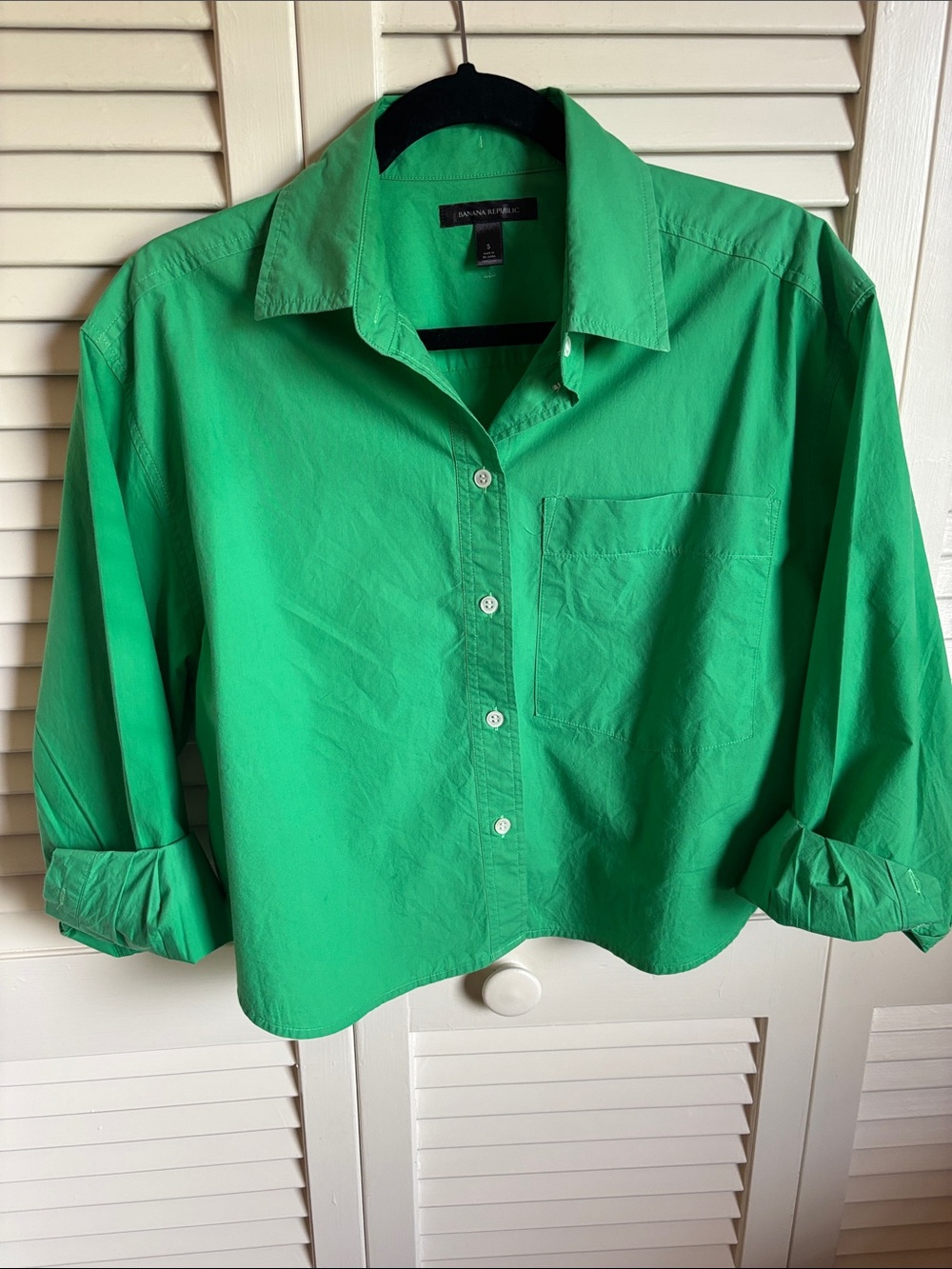 Banana Republic Bright Green Cropped Button-Down Shirt